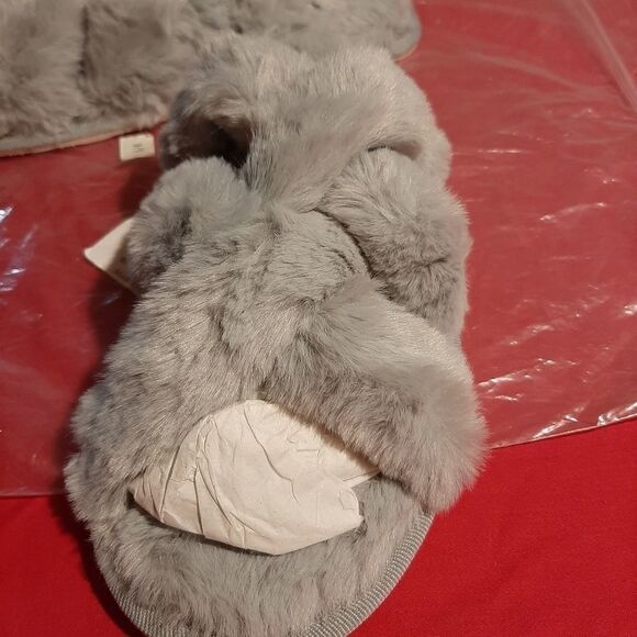 New Women's Size 5-6 Super Soft Fur Slippers - Picture 4 of 6